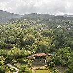 Yliessa 4*